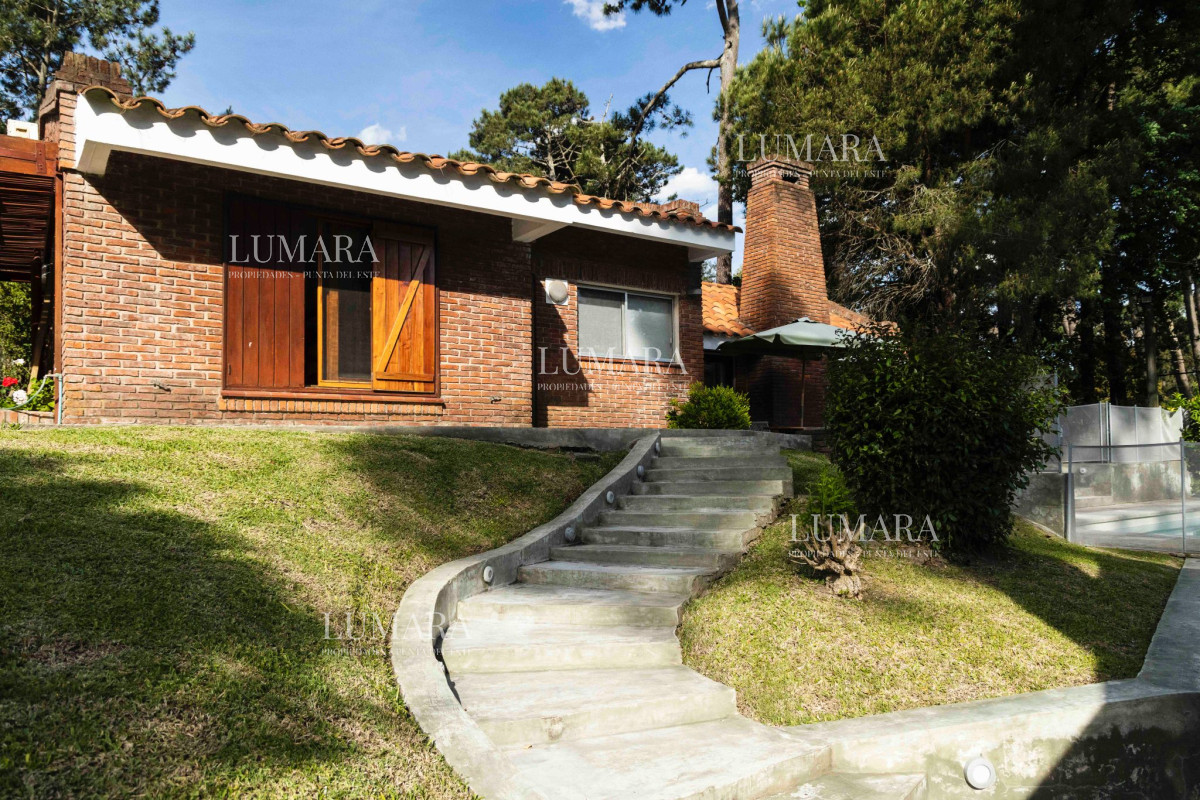 Casa ID.11 - Casa en venta 4 dormitorios - Pinares Piscina Climatizada.