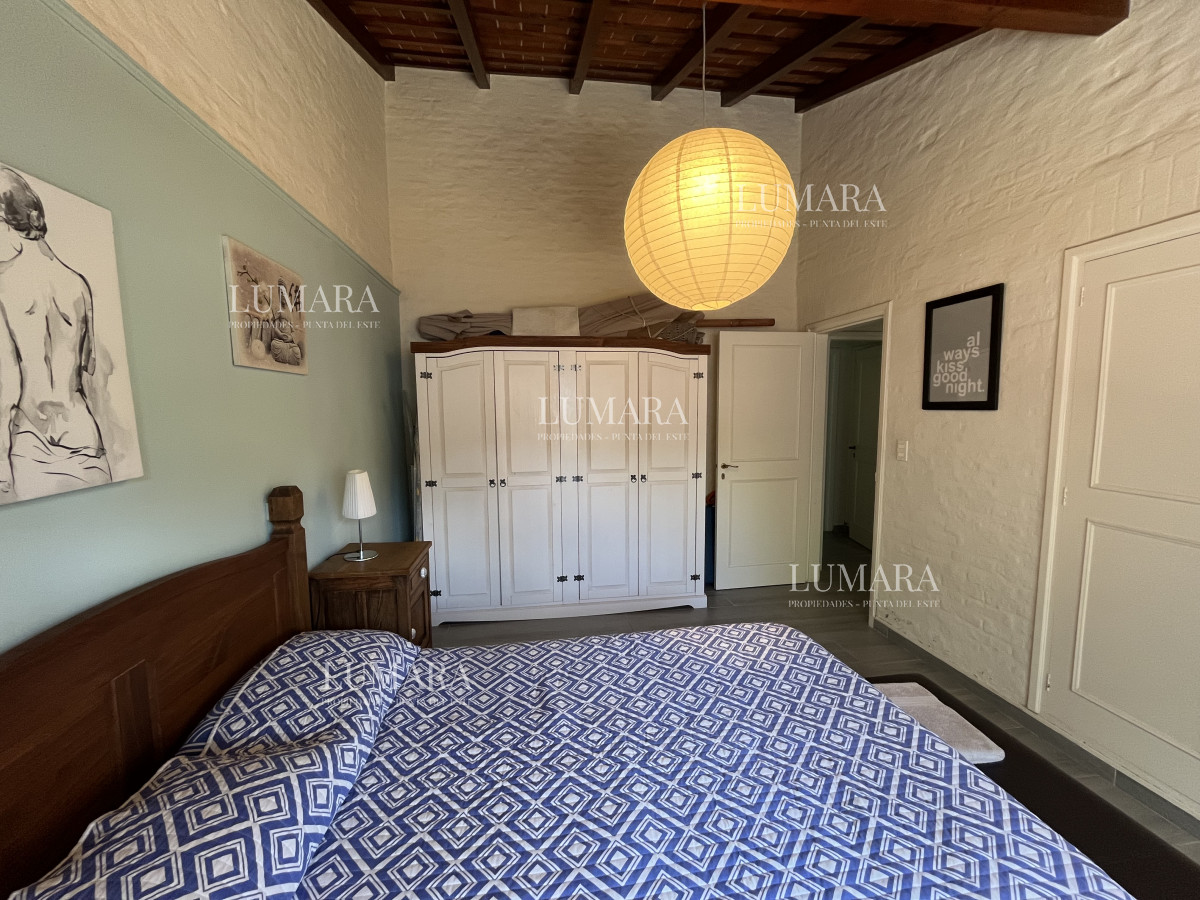 Casa ID.2709 - Casa de 4 dormitorios - Playa Mansa, Barbacoa, Piscina Climatizada.