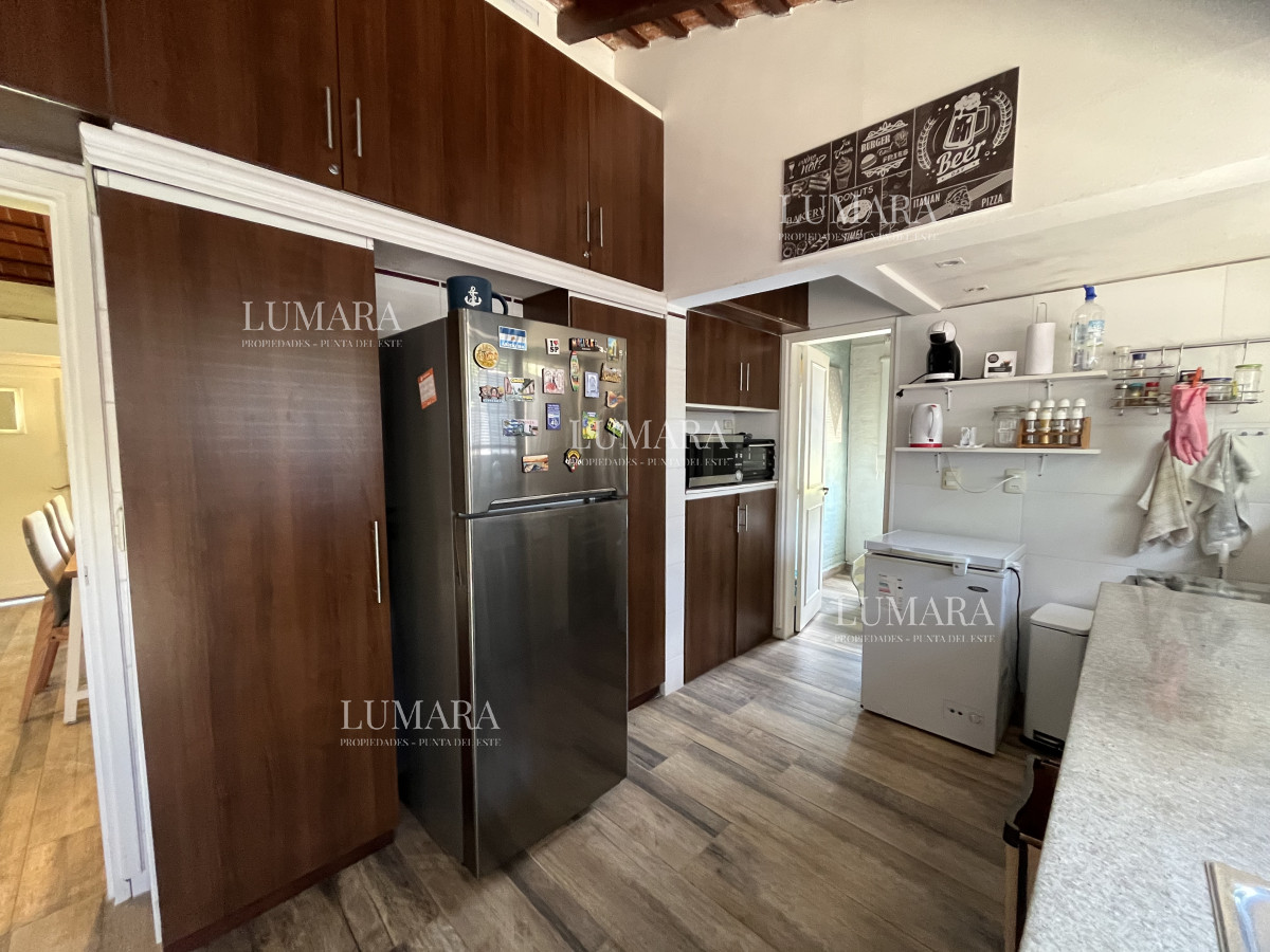 Casa ID.2709 - Casa de 4 dormitorios - Playa Mansa, Barbacoa, Piscina Climatizada.