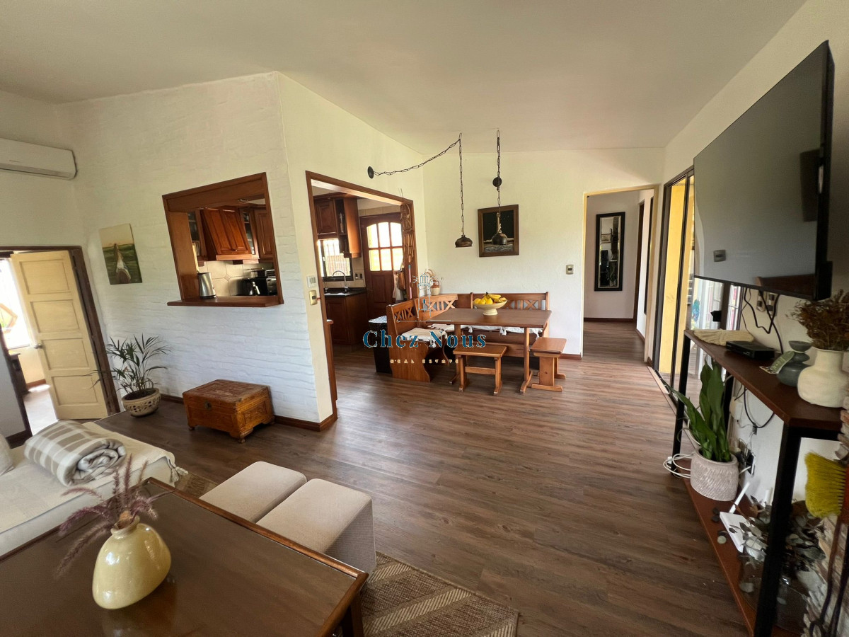 Casa ID.444 - Casa en alquiler Playa Mansa - 3 dormitorios. 