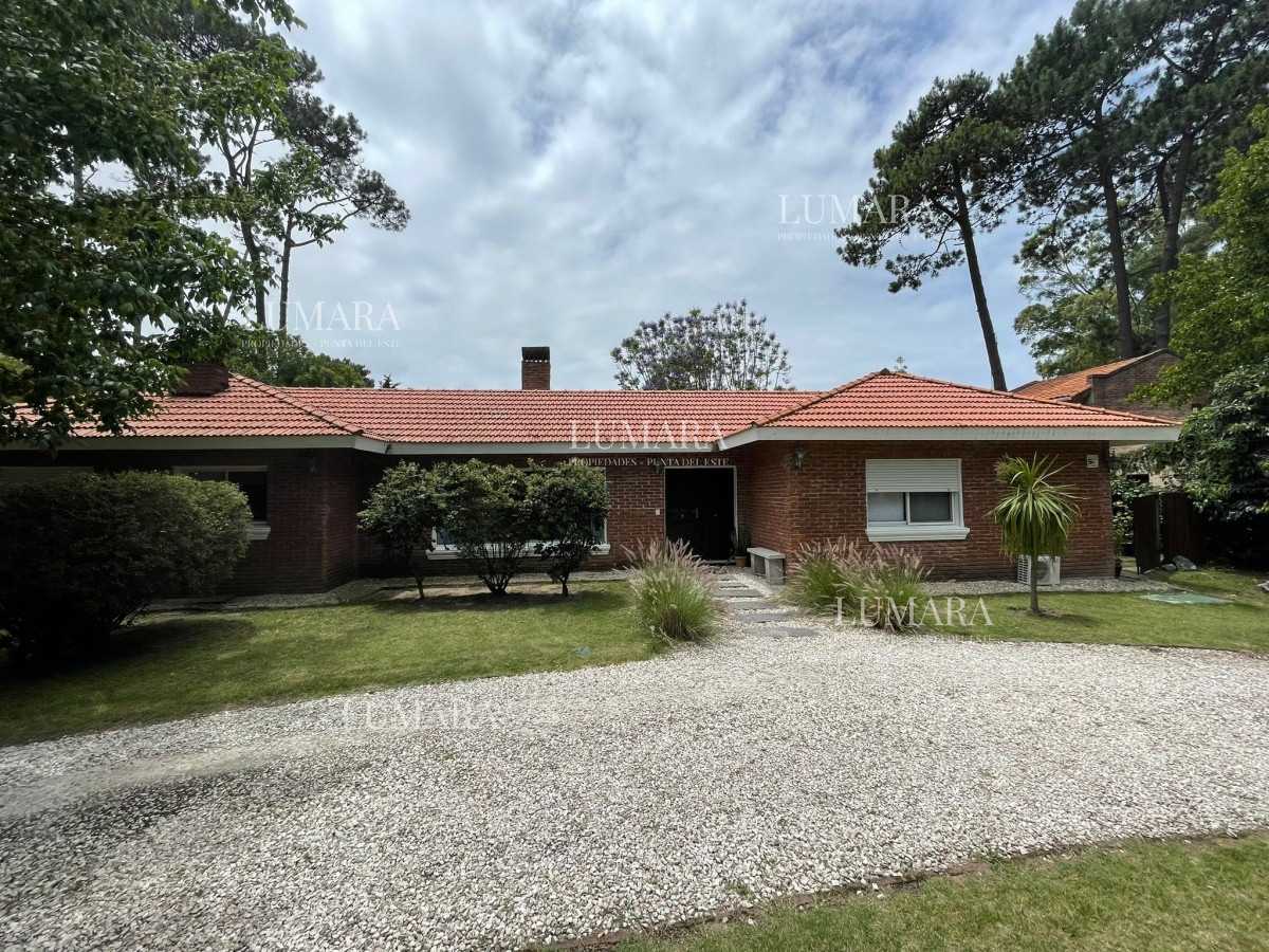 Casa ID.715 - Casa en alquiler, Punta Del Este..