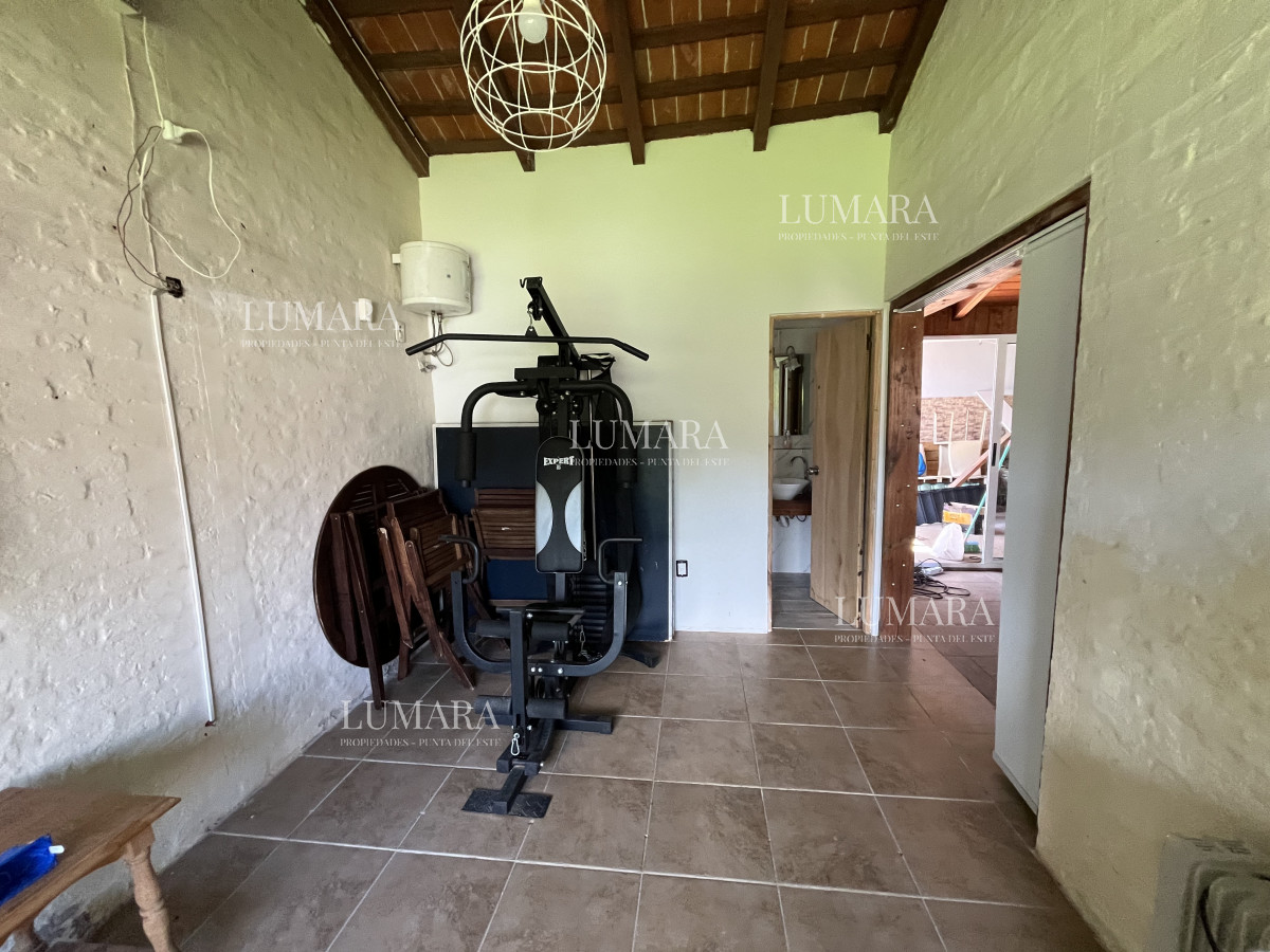 Casa ID.2709 - Casa de 4 dormitorios - Playa Mansa, Barbacoa, Piscina Climatizada.