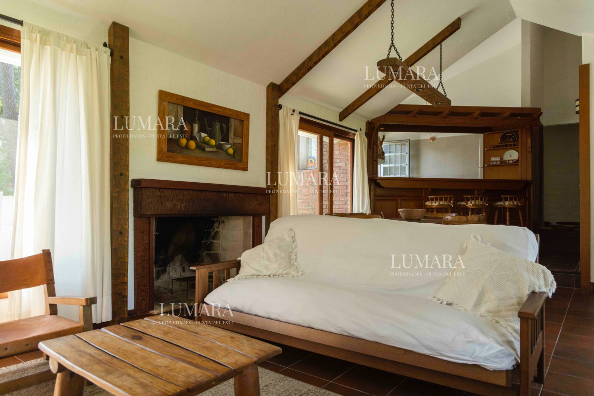 Casa ID.11 - Casa en venta 4 dormitorios - Pinares Piscina Climatizada.