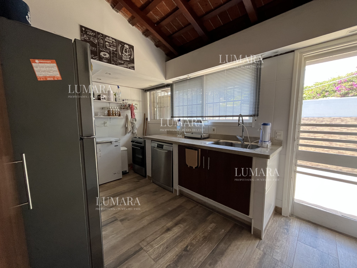 Casa ID.2709 - Casa de 4 dormitorios - Playa Mansa, Barbacoa, Piscina Climatizada.