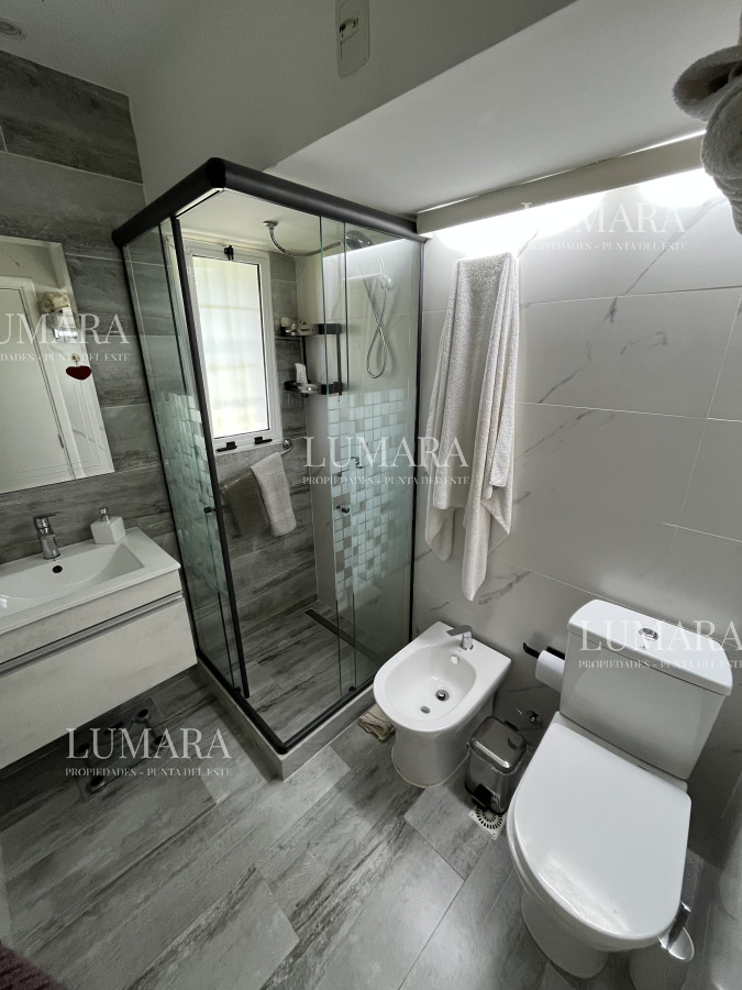 Casa ID.2709 - Casa de 4 dormitorios - Playa Mansa, Barbacoa, Piscina Climatizada.