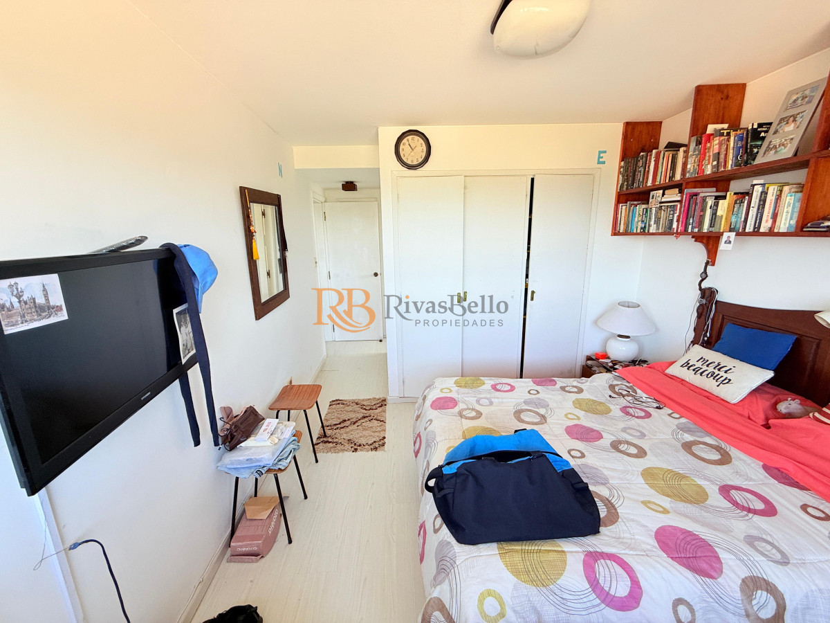 Apartamento ID.17 - Apartamento con parrillero de 4 dormitorios frente al mar - Playa Mansa.