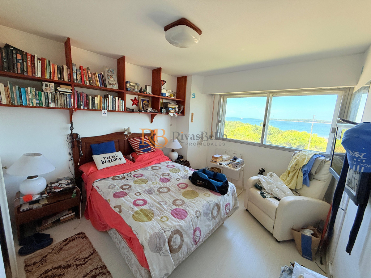 Apartamento ID.17 - Apartamento con parrillero de 4 dormitorios frente al mar - Playa Mansa.