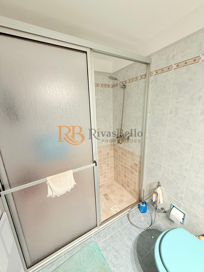 Apartamento ID.17 - Apartamento con parrillero de 4 dormitorios frente al mar - Playa Mansa.