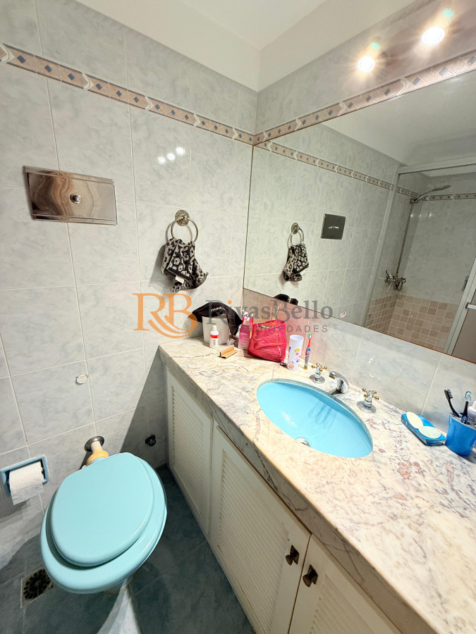 Apartamento ID.17 - Apartamento con parrillero de 4 dormitorios frente al mar - Playa Mansa.