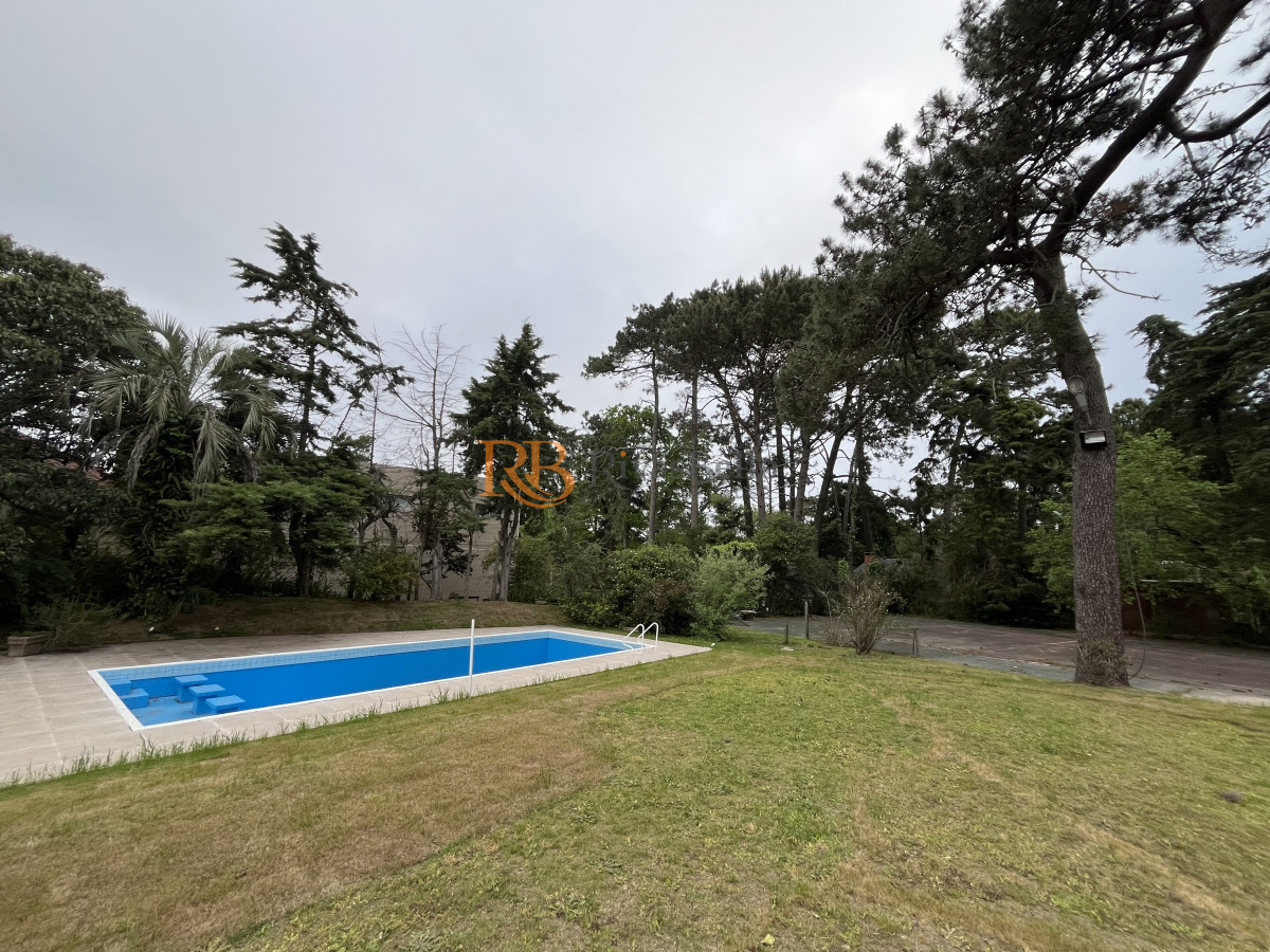 Casa ID.43 - Casa En Venta o alquiler anual, Zona Cantegril.