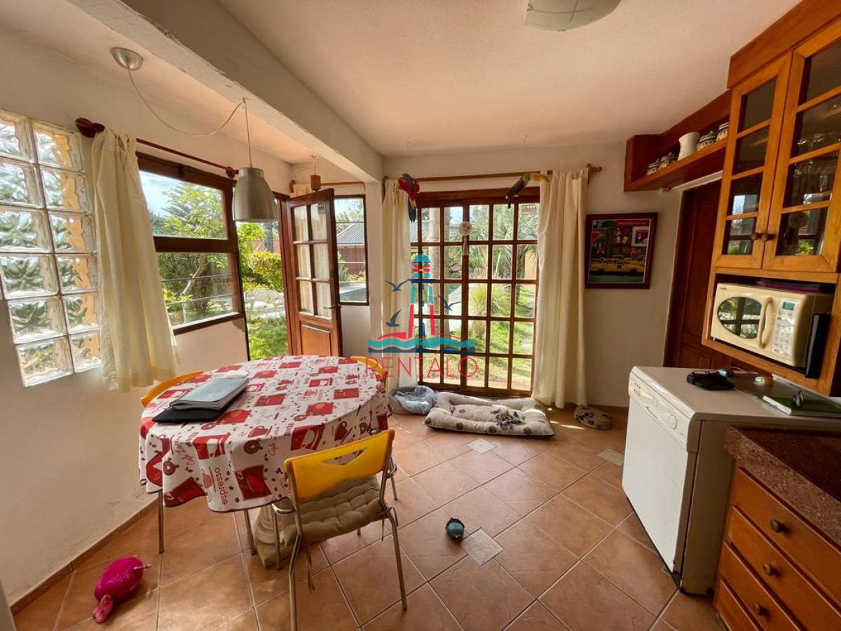 Casa ID.233 - Alquiler anual casa en Punta del este con piscina 