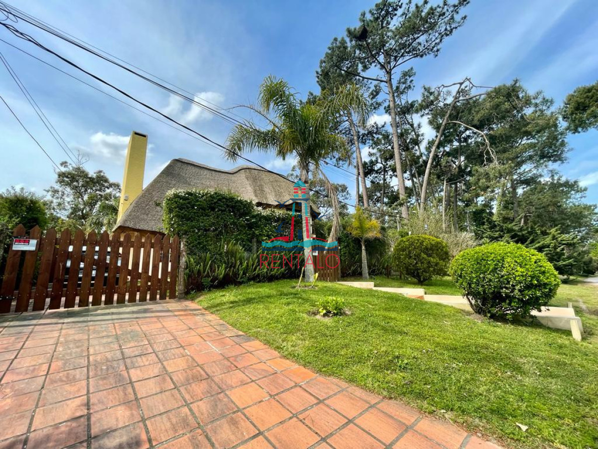 Casa ID.233 - Alquiler anual casa en Punta del este con piscina 