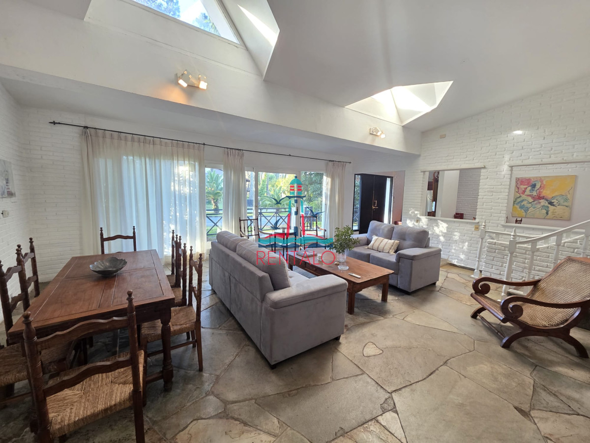 Casa ID.718 - Casa en alquiler anual y de temporada San Rafael - 5 Dormitorios 