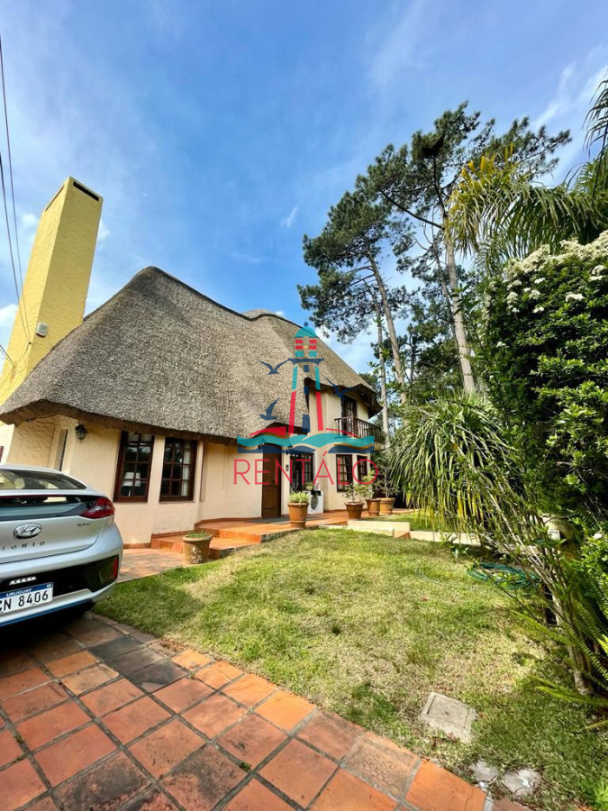 Casa ID.233 - Alquiler anual casa en Punta del este con piscina 