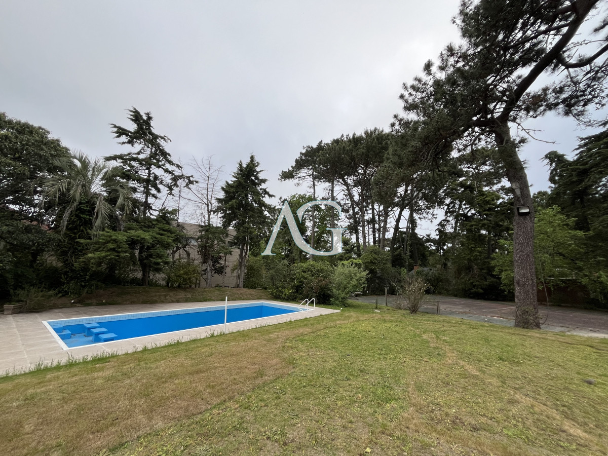 Casa ID.40 - Casa En Venta o alquiler anual, Zona Cantegril.