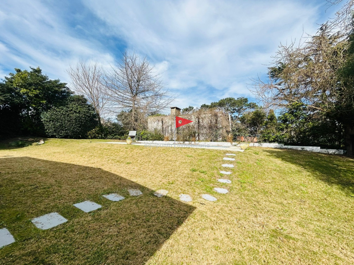 Casa ID.46 - Casa En Venta, Zona Colegios. Jardines de Cordoba. Punta Del Este.