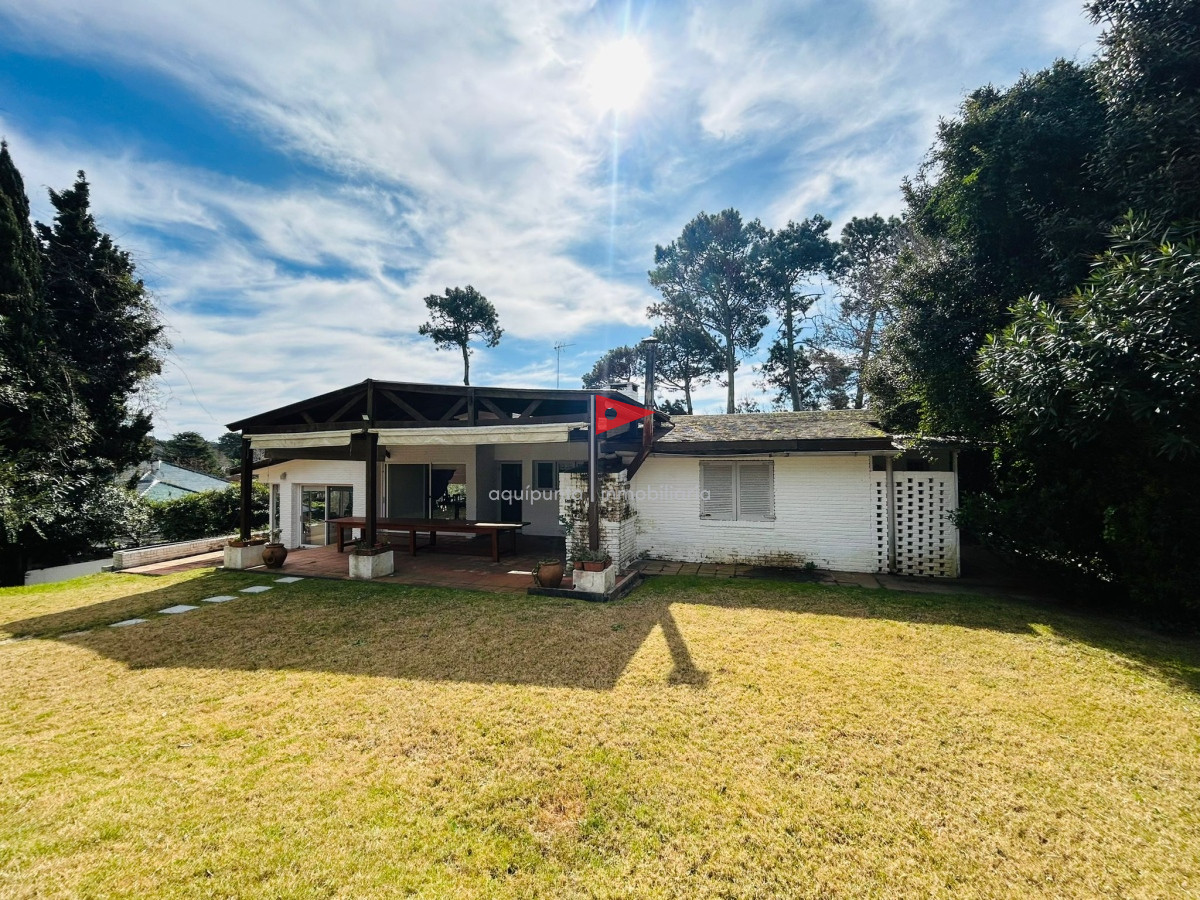 Casa ID.46 - Casa En Venta, Zona Colegios. Jardines de Cordoba. Punta Del Este.