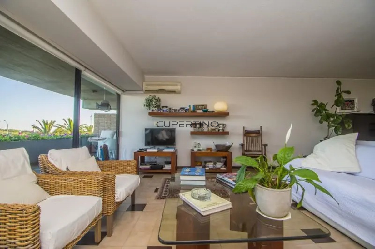 Apartamento ID.151 - Venta Primera Linea Brava - 3 dormitorios Frente al mar.