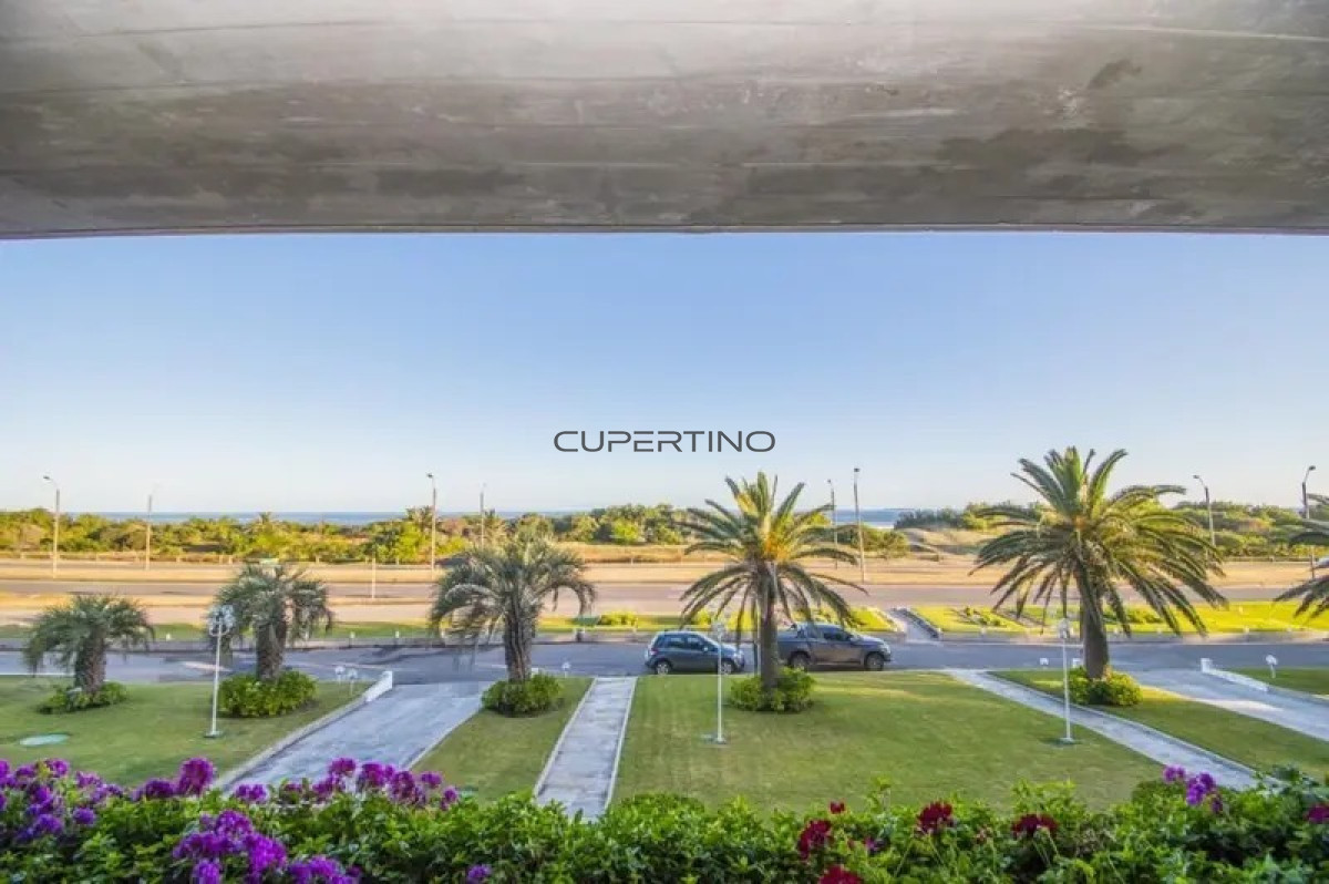 Apartamento ID.151 - Venta Primera Linea Brava - 3 dormitorios Frente al mar.