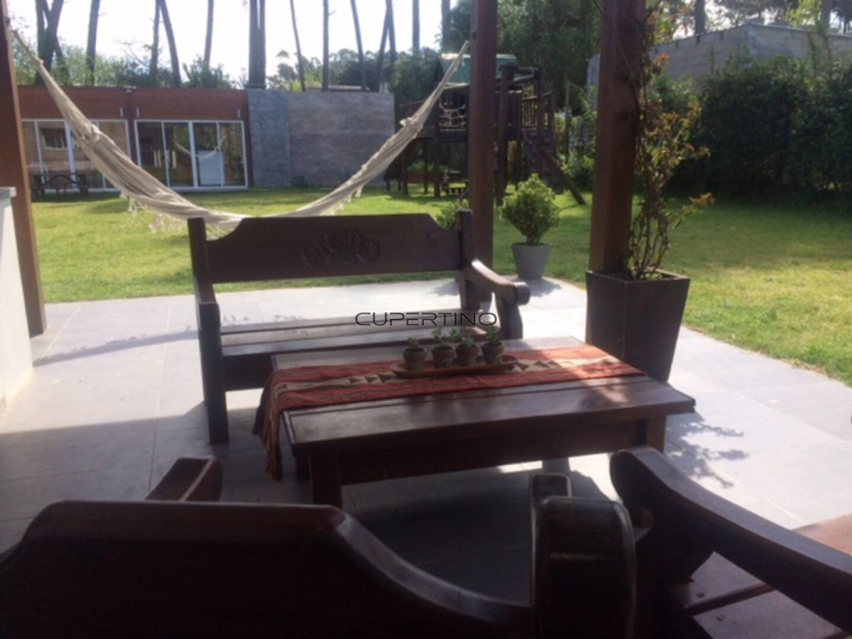 Casa ID.94 - Casa en alquiler de temporada - Punta Del Este 5 dormitorios, Piscina.