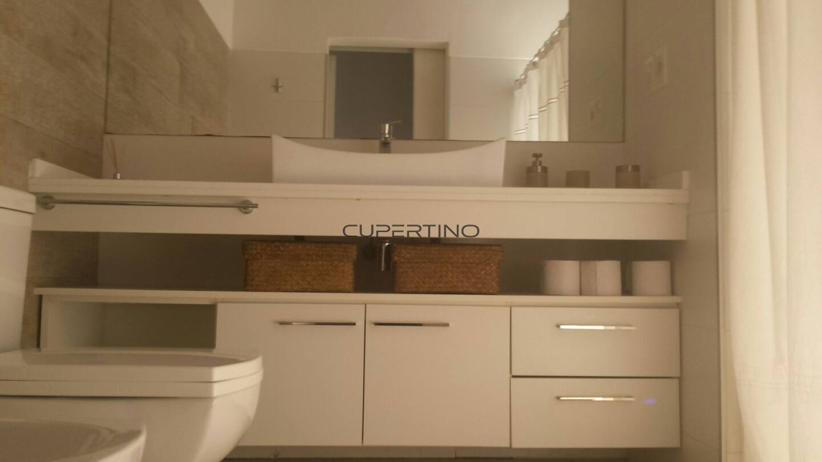 Casa ID.94 - Casa en alquiler de temporada - Punta Del Este 5 dormitorios, Piscina.