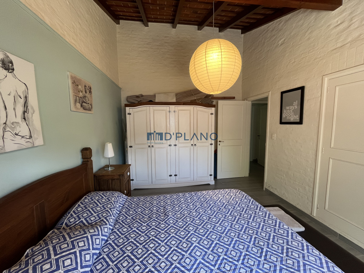 Casa ID.234 - CASA DE 4 DORMITORIOS- PLAYA MANSA, BARBACOA, PISCINA CLIMATIZADA.