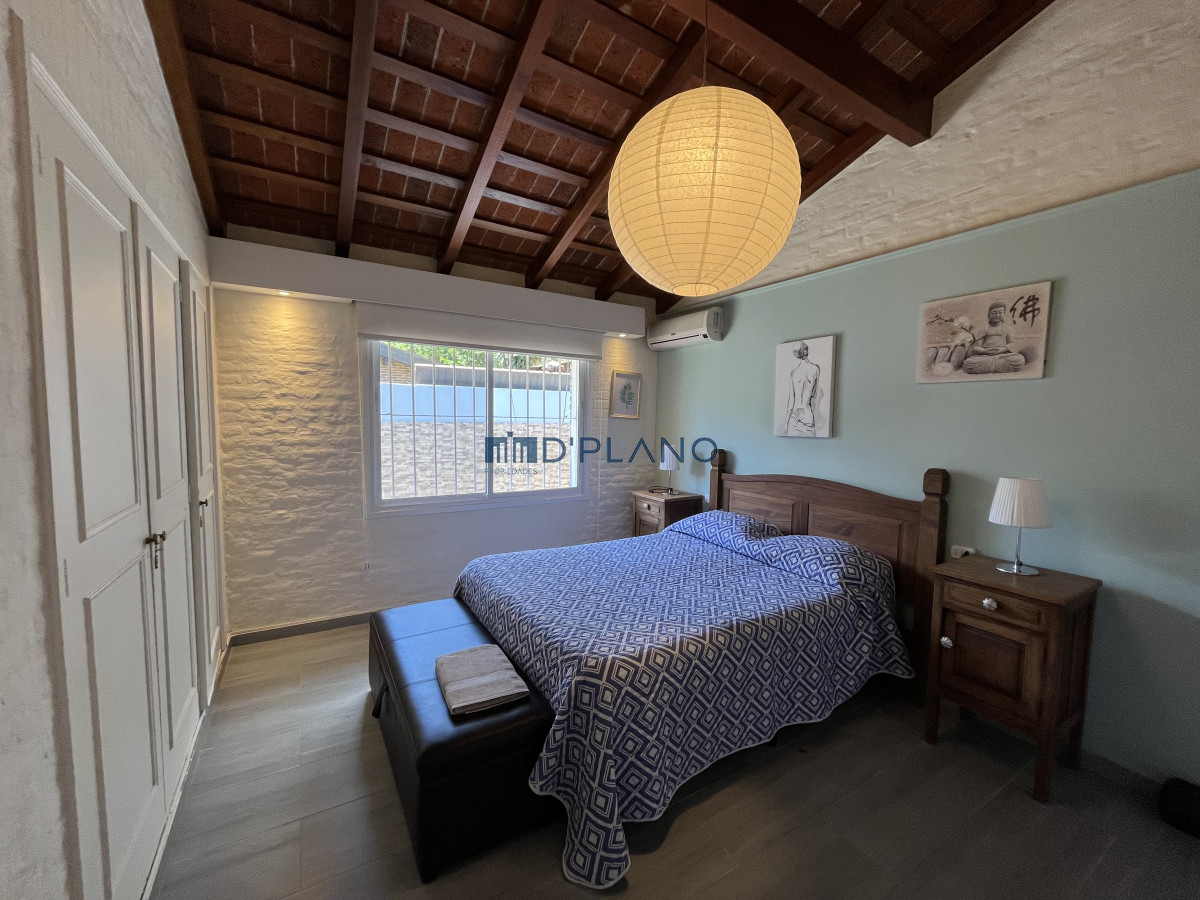 Casa ID.234 - CASA DE 4 DORMITORIOS- PLAYA MANSA, BARBACOA, PISCINA CLIMATIZADA.