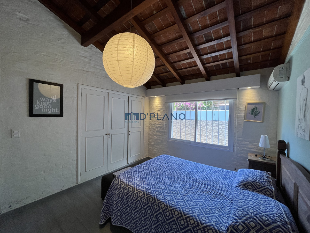 Casa ID.234 - CASA DE 4 DORMITORIOS- PLAYA MANSA, BARBACOA, PISCINA CLIMATIZADA.