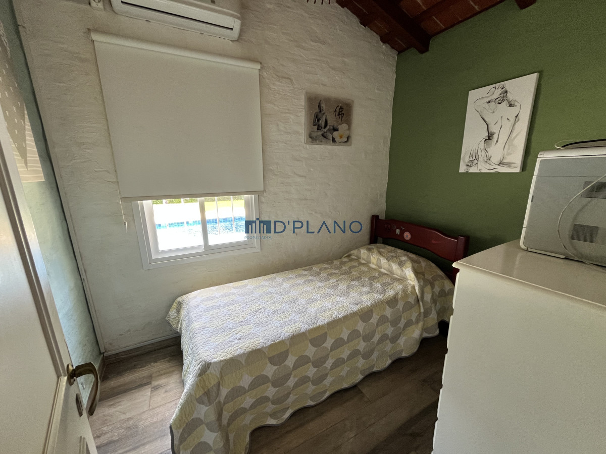 Casa ID.234 - CASA DE 4 DORMITORIOS- PLAYA MANSA, BARBACOA, PISCINA CLIMATIZADA.