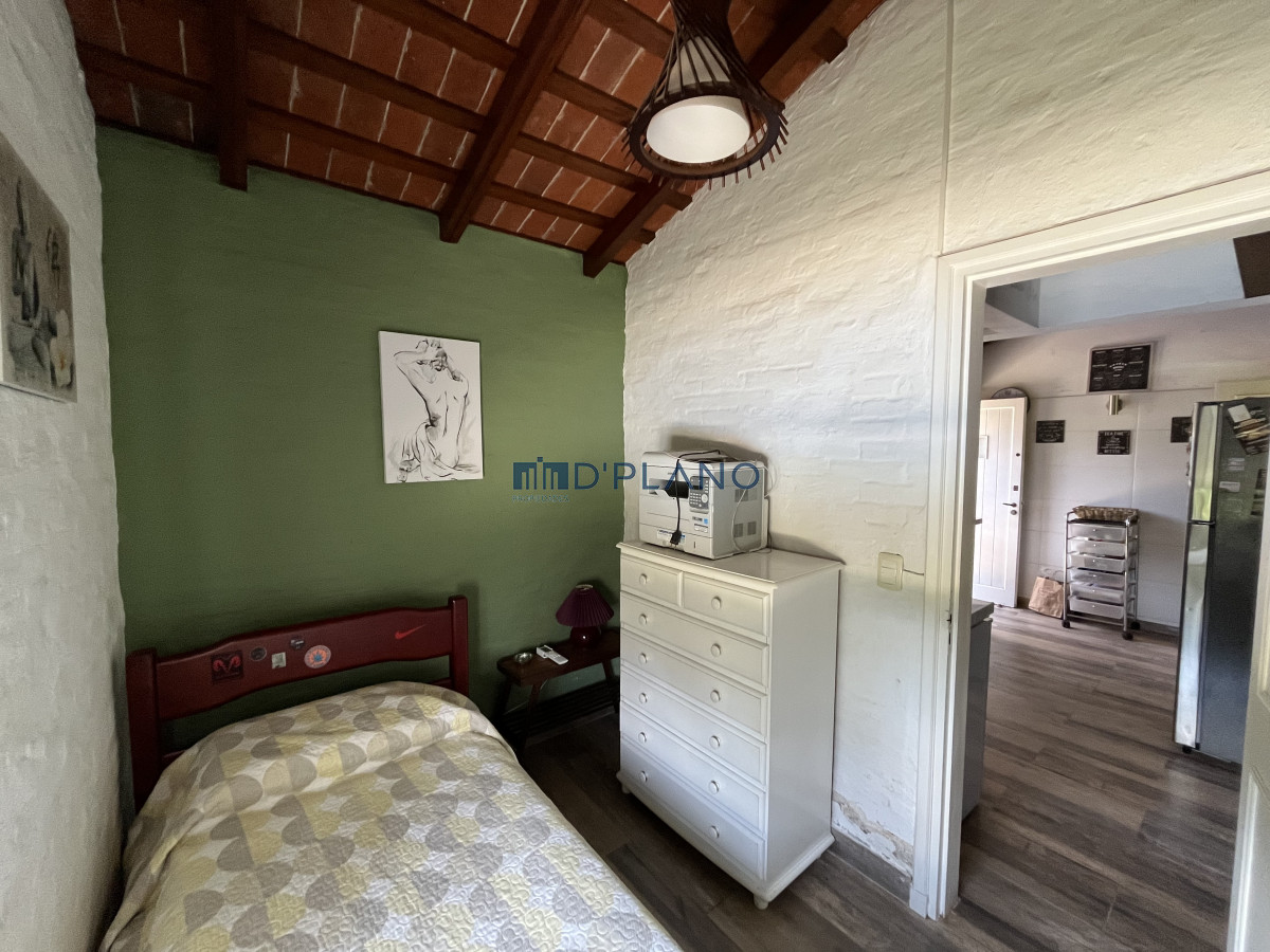 Casa ID.234 - CASA DE 4 DORMITORIOS- PLAYA MANSA, BARBACOA, PISCINA CLIMATIZADA.