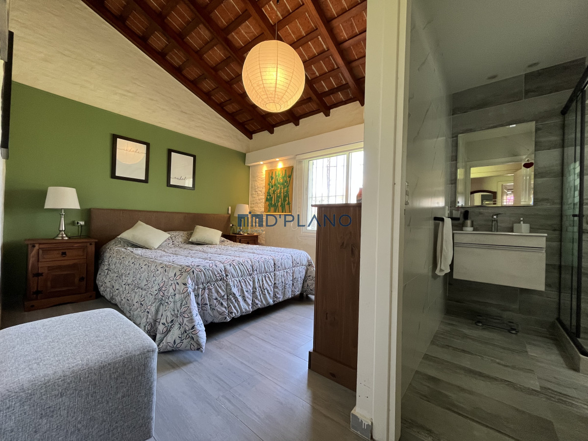 Casa ID.234 - CASA DE 4 DORMITORIOS- PLAYA MANSA, BARBACOA, PISCINA CLIMATIZADA.