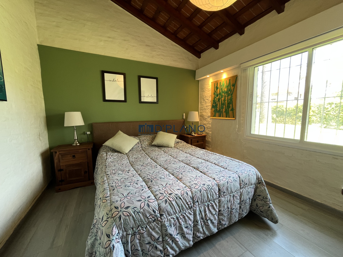 Casa ID.234 - CASA DE 4 DORMITORIOS- PLAYA MANSA, BARBACOA, PISCINA CLIMATIZADA.