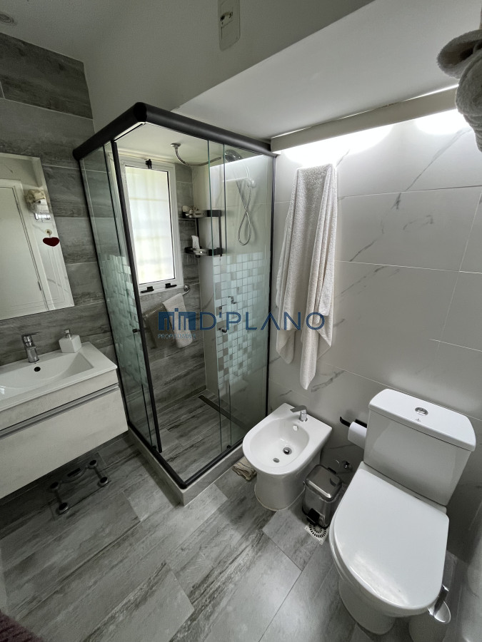 Casa ID.234 - CASA DE 4 DORMITORIOS- PLAYA MANSA, BARBACOA, PISCINA CLIMATIZADA.