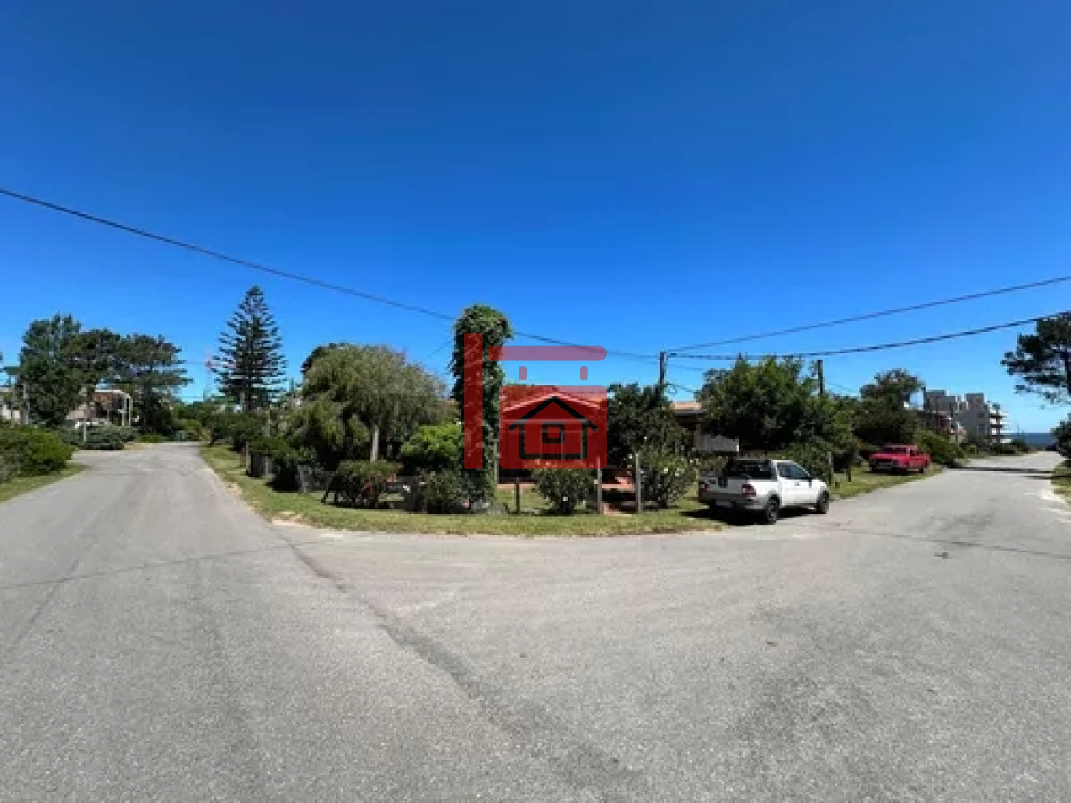 Casa ID.467 - Casa en alquiler 3 dormitorios, Playa Mansa Punta Del Este.