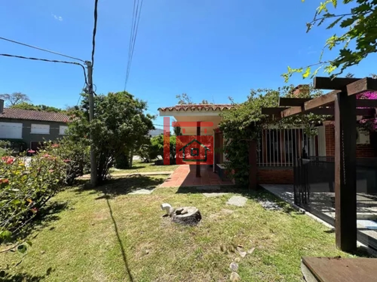 Casa ID.467 - Casa en alquiler 3 dormitorios, Playa Mansa Punta Del Este.