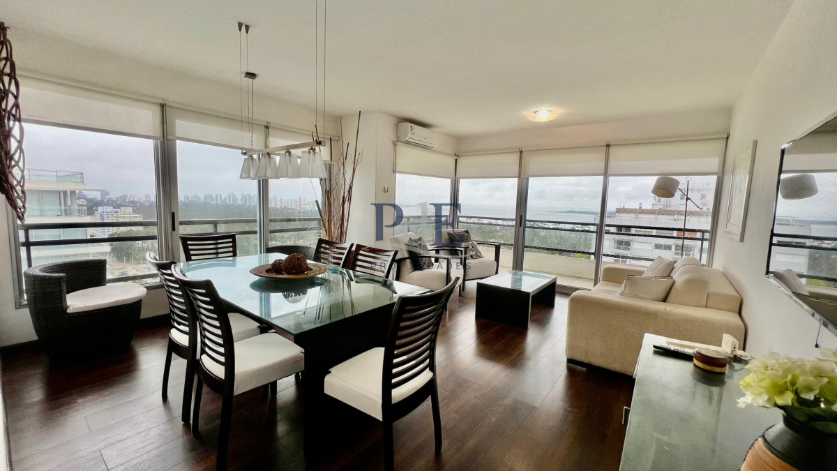 Alquiler de temporada - 3 dormitorios | Piso alto con vista al mar.