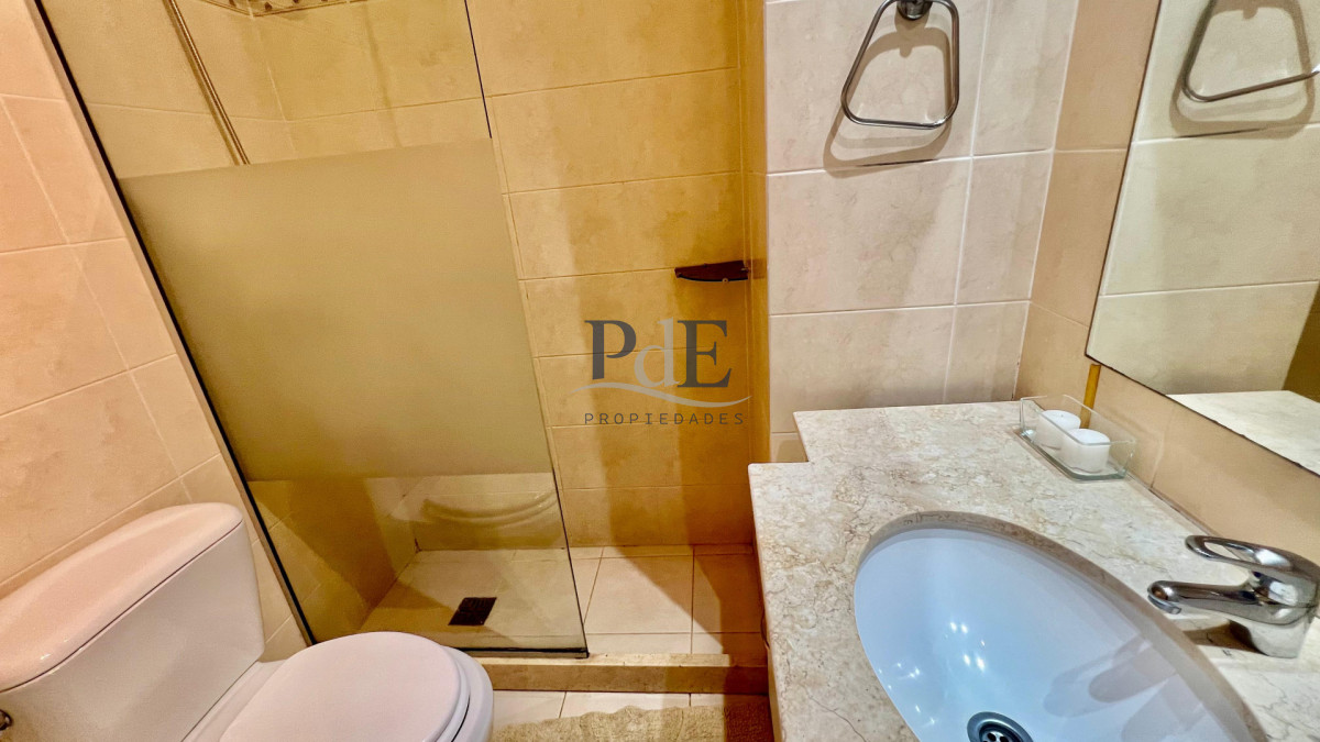 Alquiler de temporada - 3 dormitorios | Piso alto con vista al mar. - Imagen 4