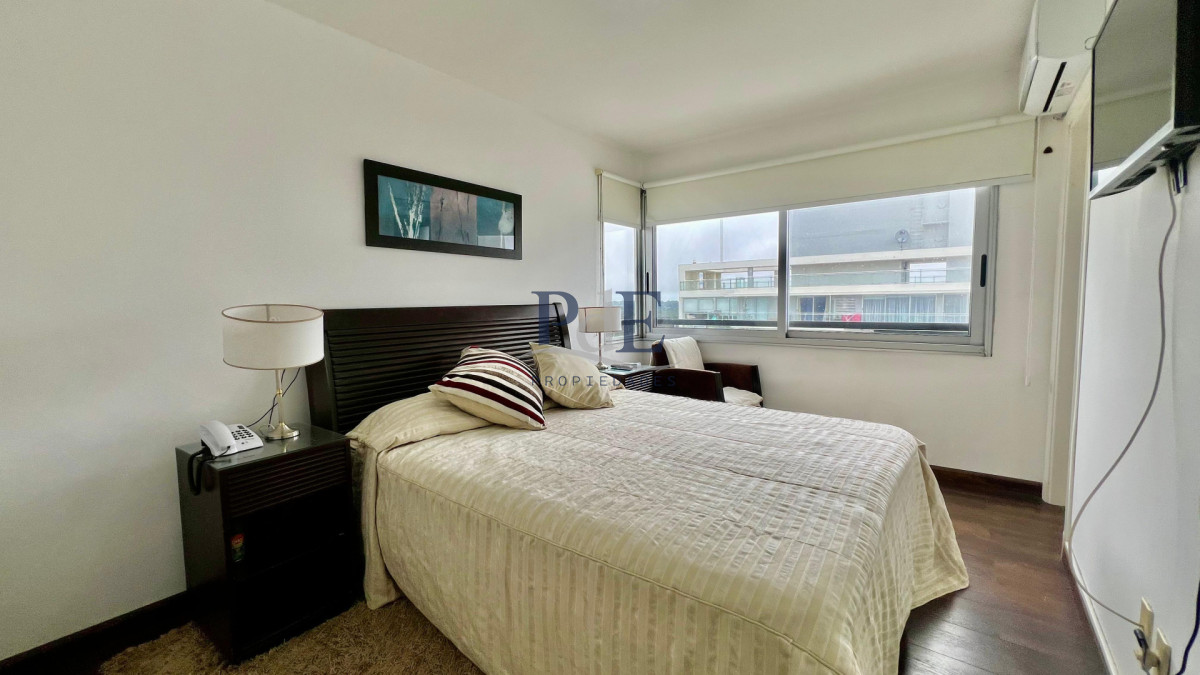 Alquiler de temporada - 3 dormitorios | Piso alto con vista al mar. - Imagen 2