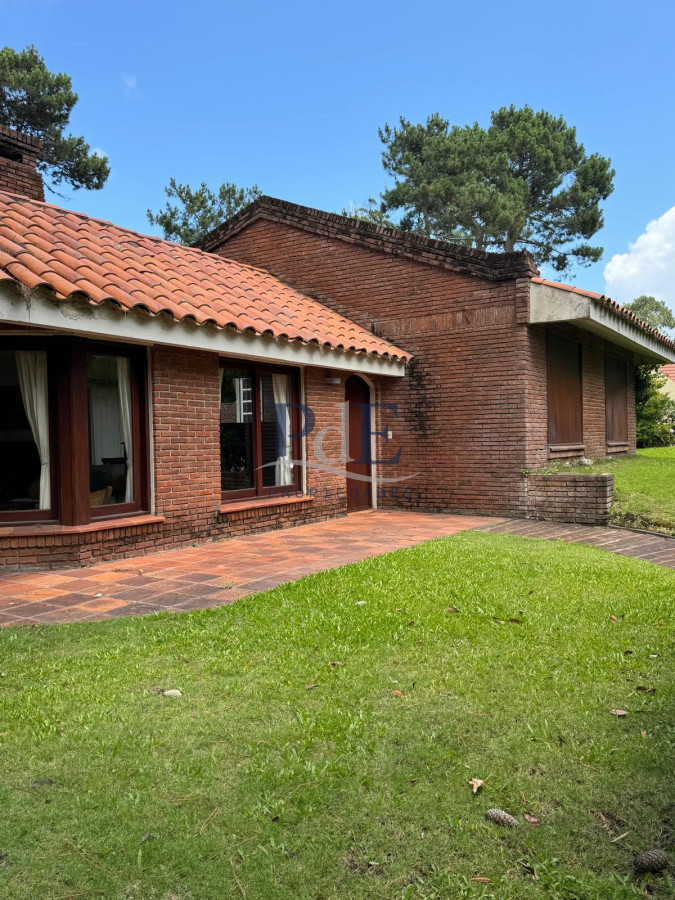 Casa en venta 4 dormitorios en Pinares con piscina climatizada. - Imagen 9