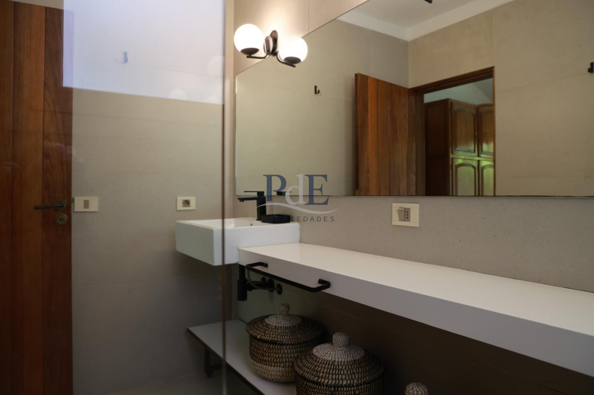 Casa en venta 4 dormitorios en Pinares con piscina climatizada. - Imagen 26