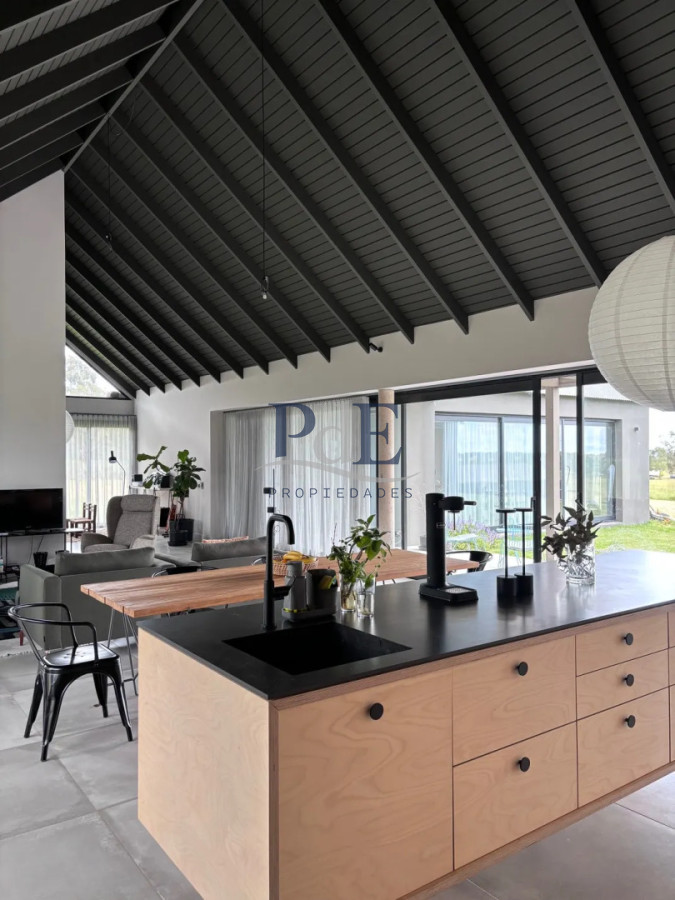 Importante residencia 3 suites + buhardilla, con vistas abiertas al campo. - Imagen 22