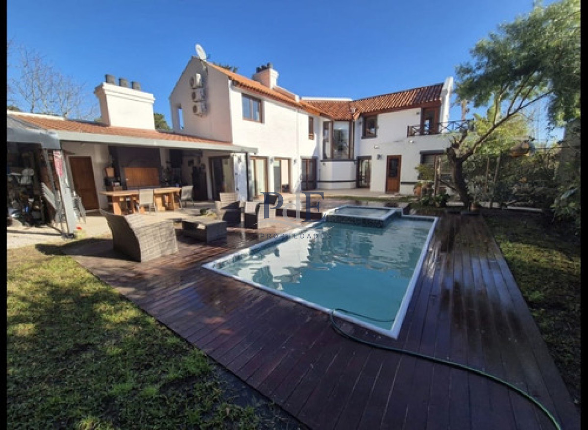 Playa Mansa, Punta del Este - Casa 4 dorm con Piscina y Parrillero Techado