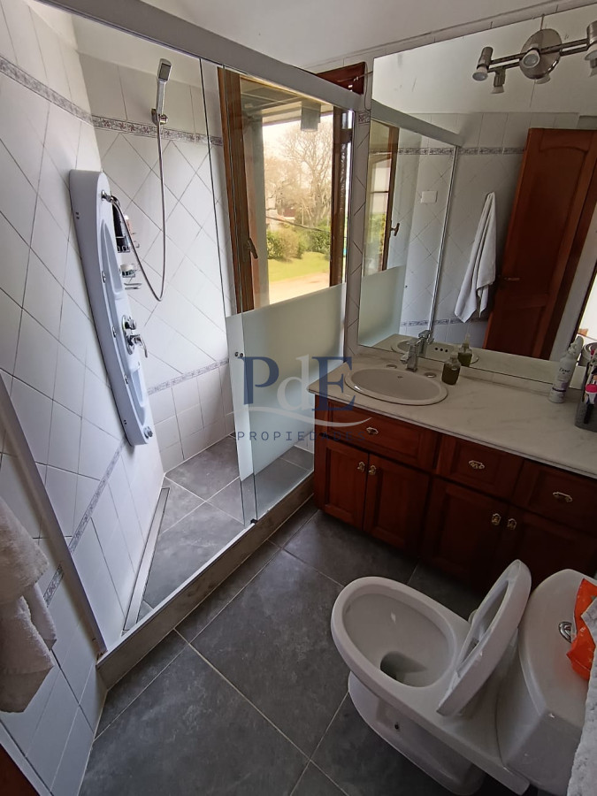 Playa Mansa, Punta del Este - Casa 4 dorm con Piscina y Parrillero Techado - Imagen 35