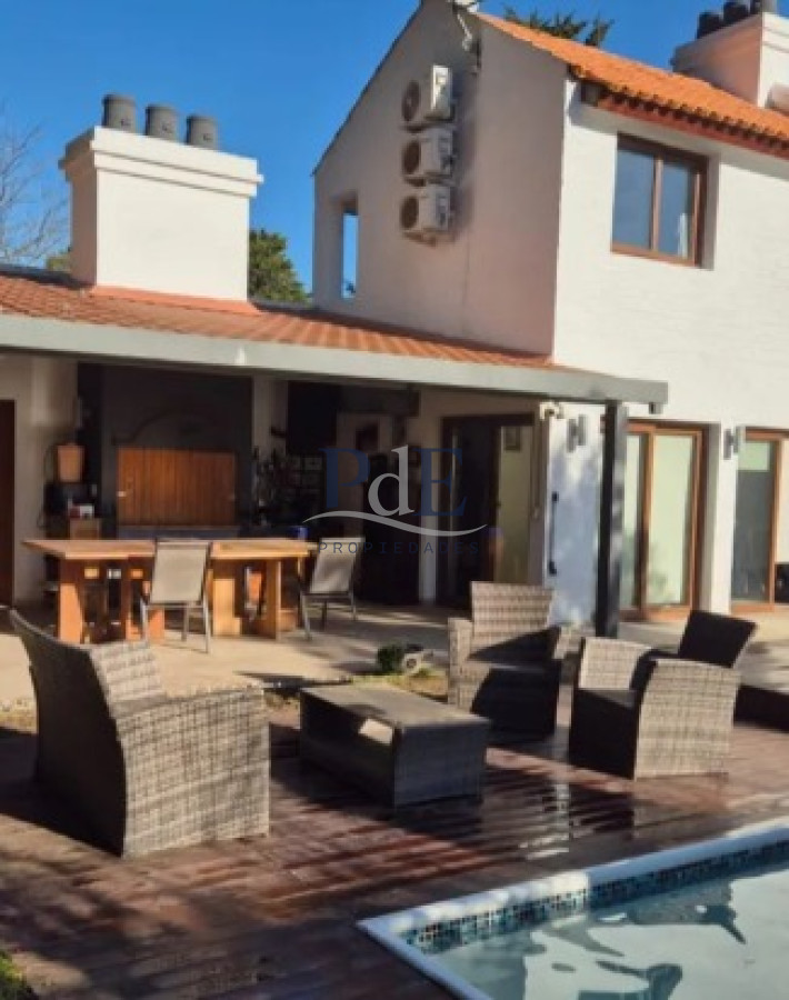 Playa Mansa, Punta del Este - Casa 4 dorm con Piscina y Parrillero Techado - Imagen 17