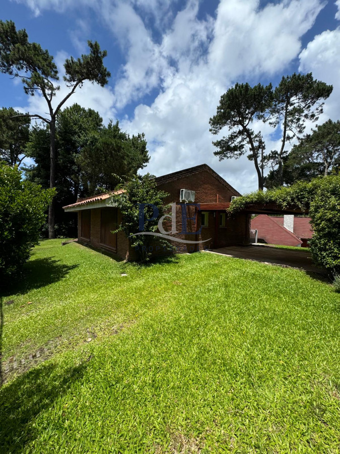 Casa en venta 4 dormitorios en Pinares con piscina climatizada. - Imagen 2