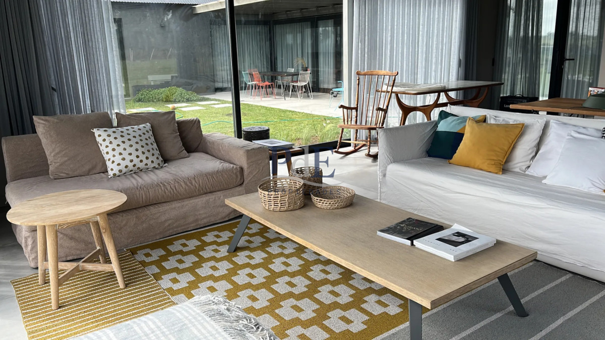 Importante residencia 3 suites + buhardilla, con vistas abiertas al campo. - Imagen 7