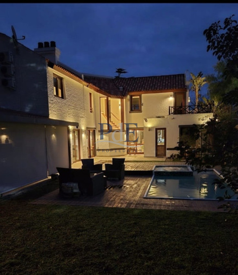 Playa Mansa, Punta del Este - Casa 4 dorm con Piscina y Parrillero Techado - Imagen 1