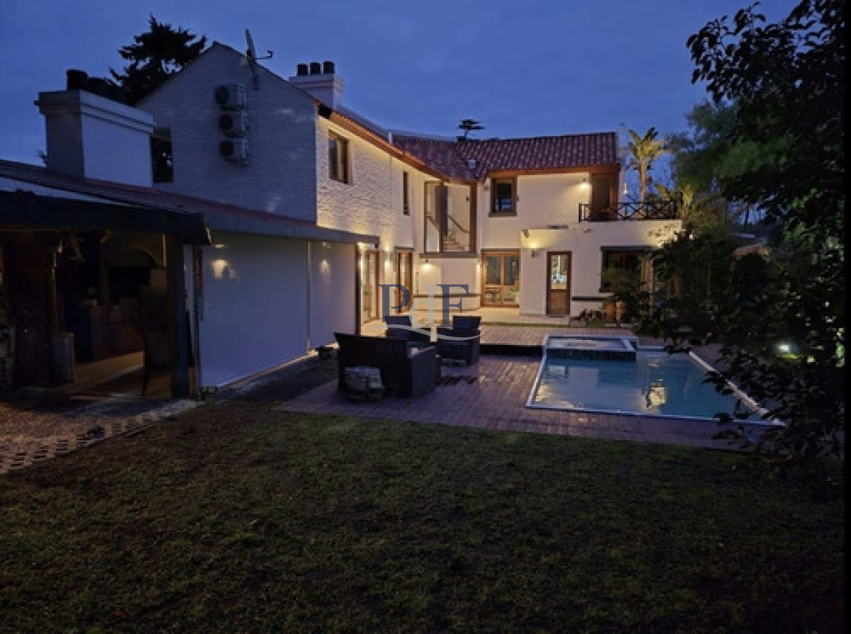 Playa Mansa, Punta del Este - Casa 4 dorm con Piscina y Parrillero Techado - Imagen 2