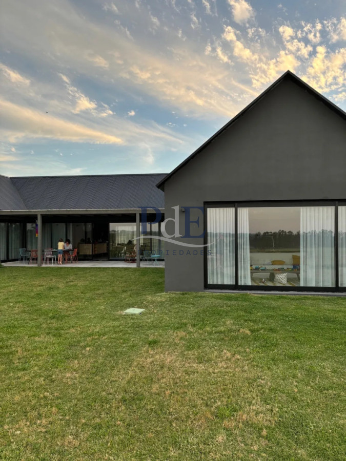 Importante residencia 3 suites + buhardilla, con vistas abiertas al campo. - Imagen 4