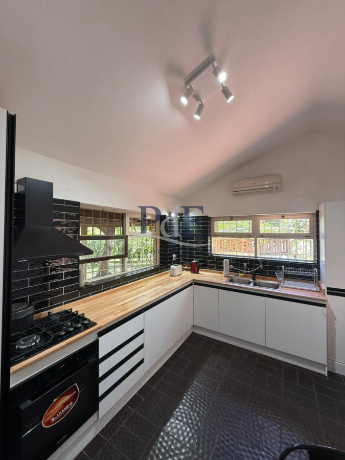 Casa en alquiler 3 dormitorios, Playa Mansa Punta Del Este. - Imagen 11